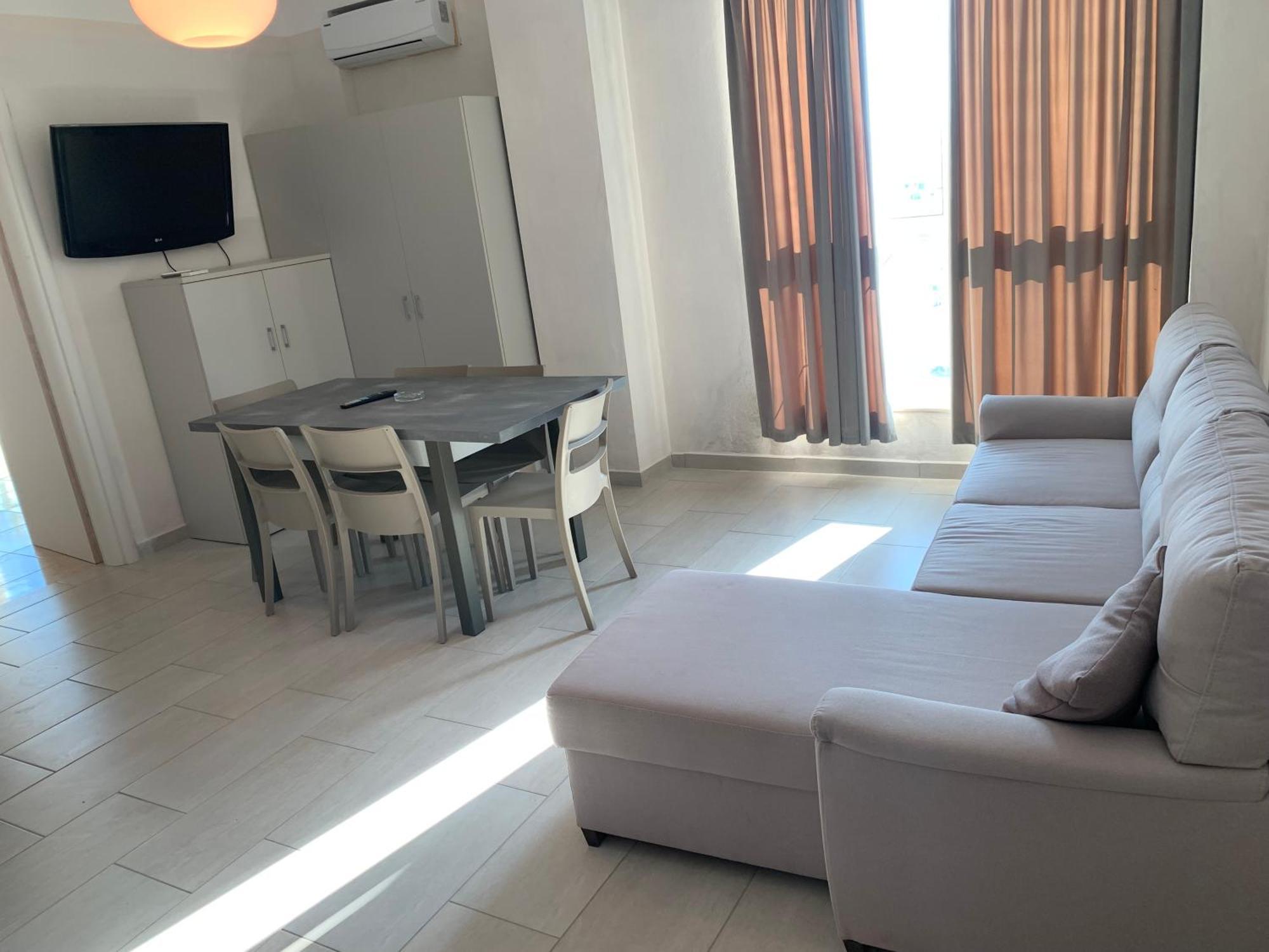Guest - Sea Breeze Apartments Sarandë Exterior foto